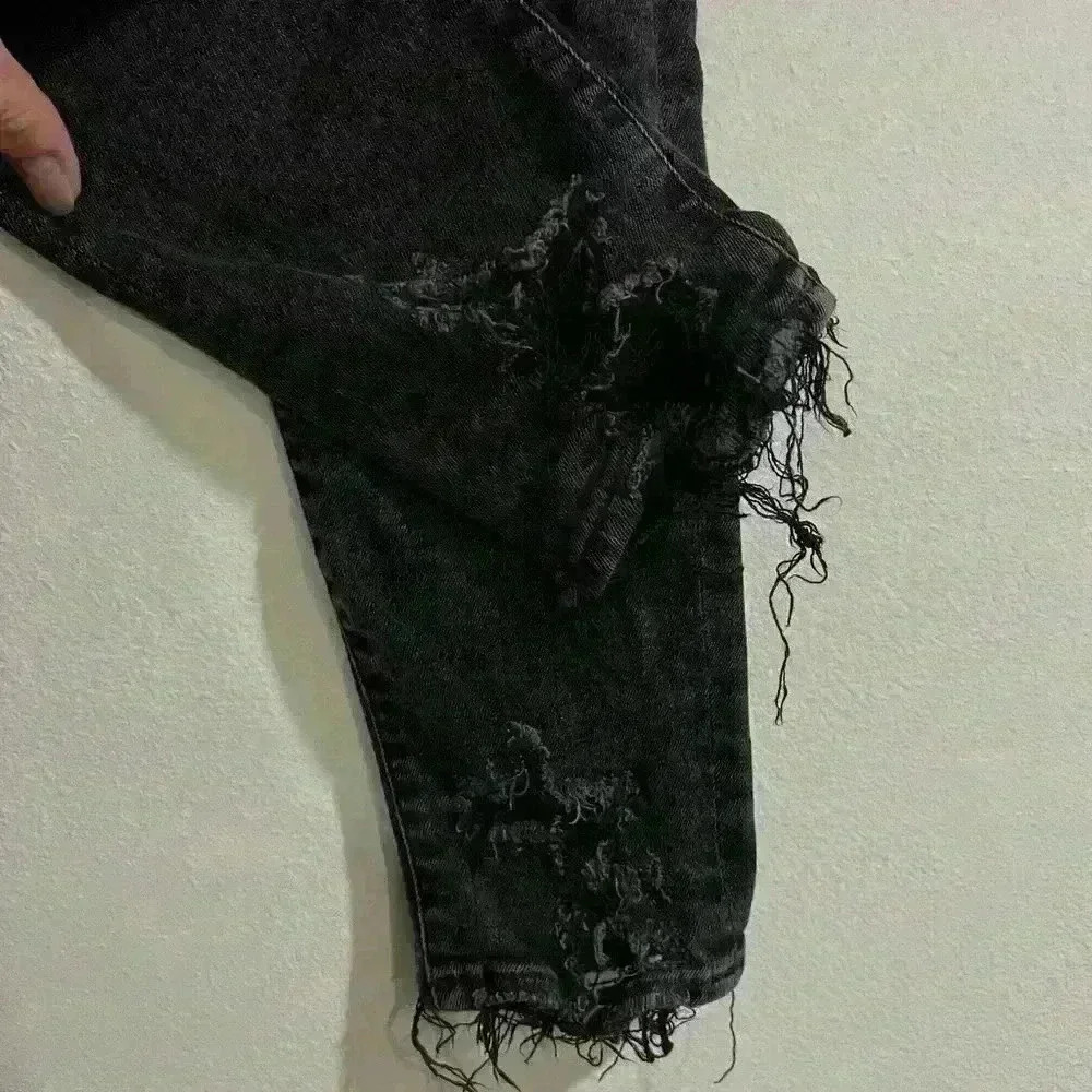AGOLDE Las Angeles size 28 black distressed jeans in used pre owned condition - Picture 4 of 7